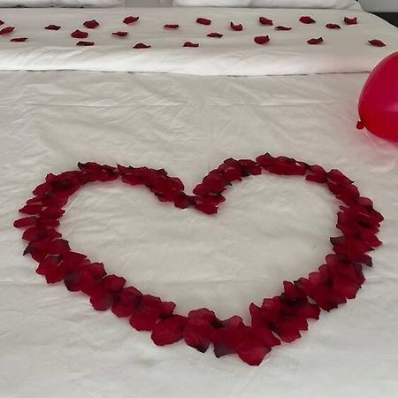 Suite « Body Love » - Jacuzzi Privatif Кретей Экстерьер фото
