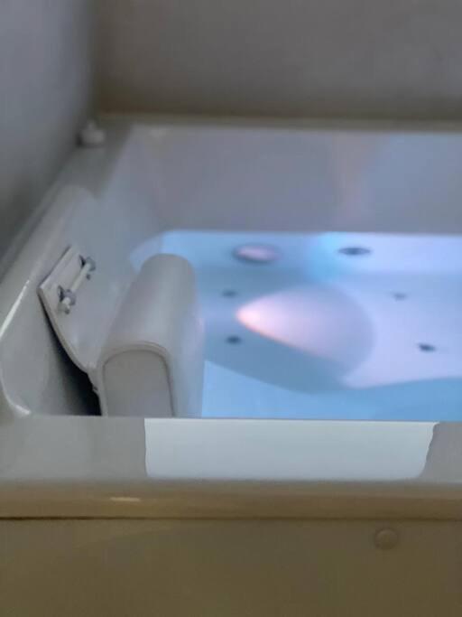 Suite « Body Love » - Jacuzzi Privatif Кретей Экстерьер фото