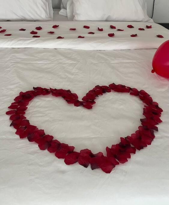 Suite « Body Love » - Jacuzzi Privatif Кретей Экстерьер фото