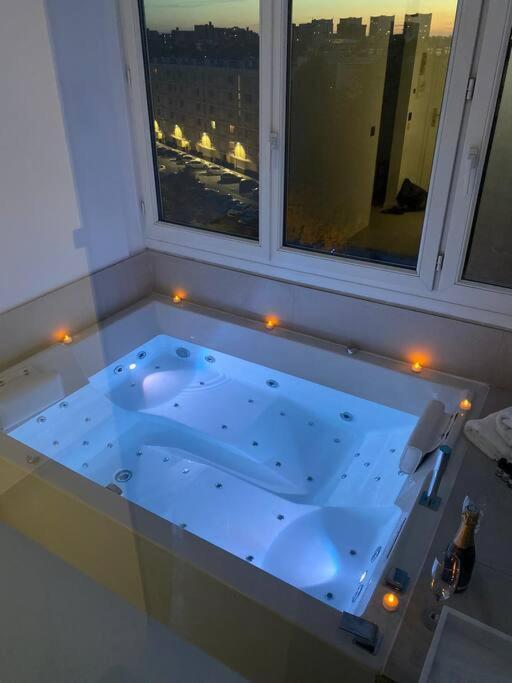 Suite « Body Love » - Jacuzzi Privatif Кретей Экстерьер фото
